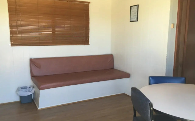Hillcrest Tourist Park Cabin
