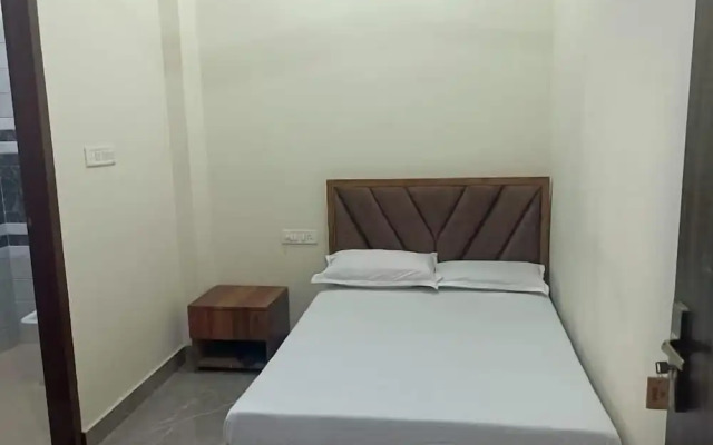 Shri Girraj Residency