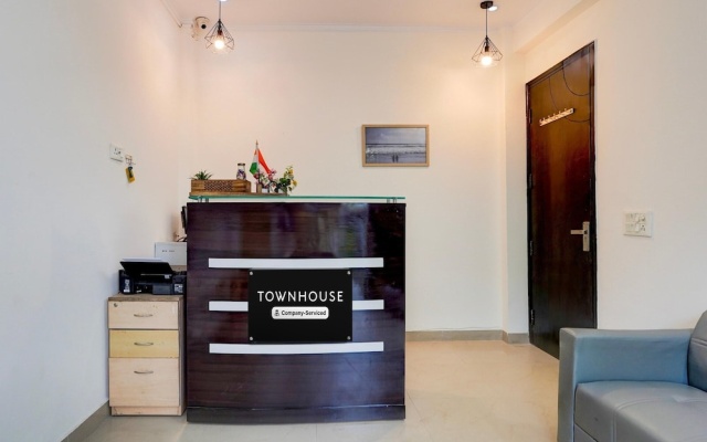 Townhouse Sector 53 Golf Course