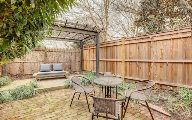 'brooke House' In The Heart of Downtown w/ Patio!