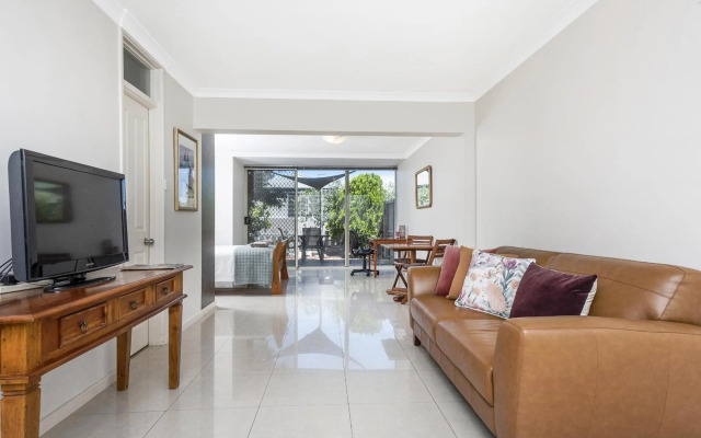 Studio 3 - ground floor Fremantle apartment