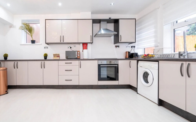Large Family House With Garden Close to Birmingham
