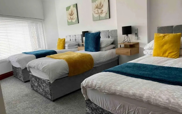 7 Person Home Flat W/parking - Near Swansea Centre