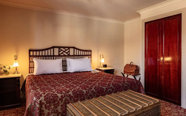 Hadley's Orient Hotel