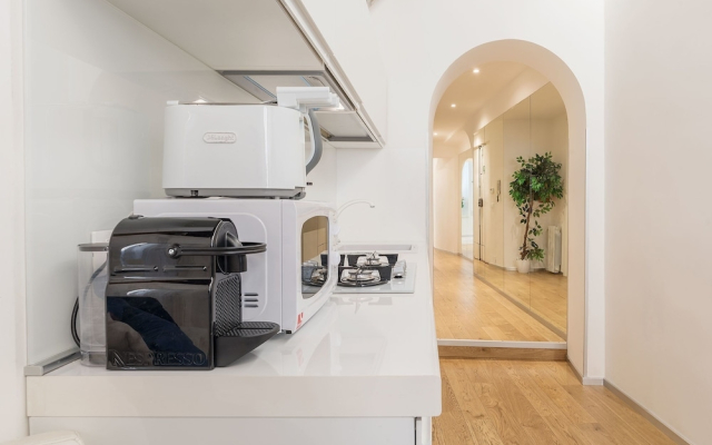 Leisure & Relax near Trevi Fountain