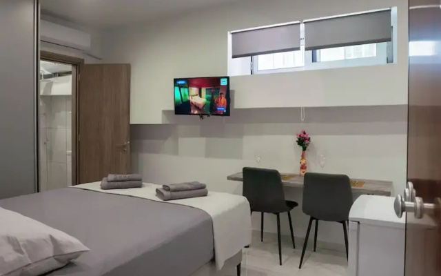 Pagrati Studio New Chic and Central