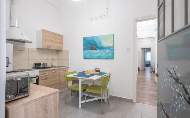 Spacious Family Home in Thisio by Cloudkeys