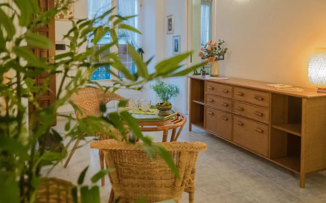 Picabon Apartment with AC and Balcony