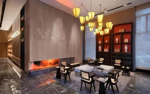 Qionghai Changlong Hotel (Yinhai Zaliang Street)