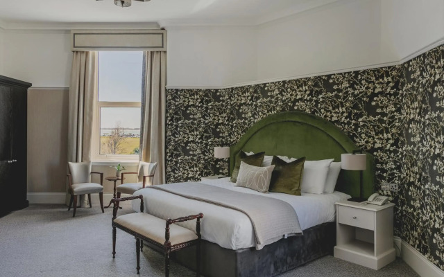 Queens Hotel