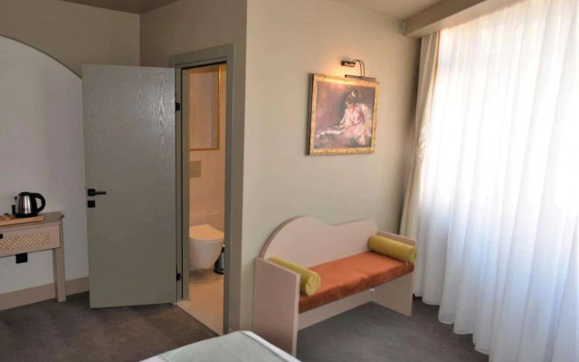 By Kinyas Hotel