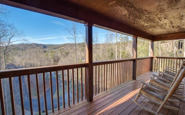 Apple Bear Lodge - Four Bedroom Cabin