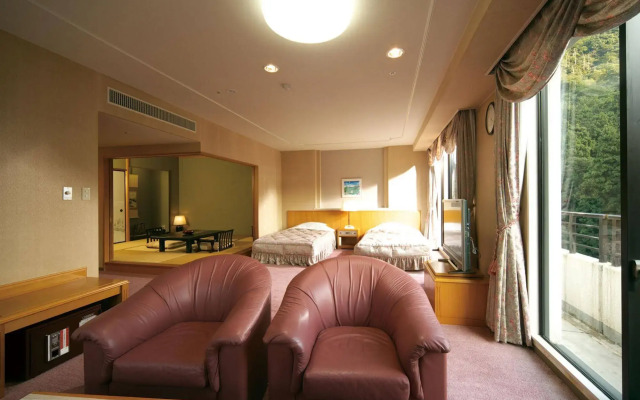 Royal Hotel YAMANAKA ONSEN KAJIKASO