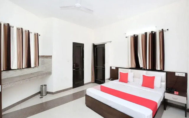 OYO 10537 Star City Inn