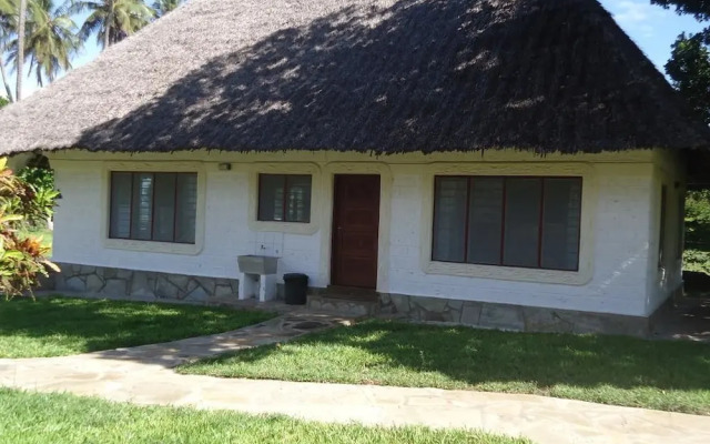 Simba + Oryx Beach Cottages