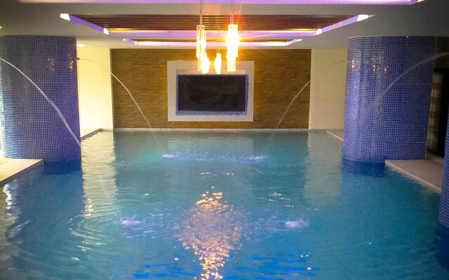 Hotel DreamWorld North EDSA