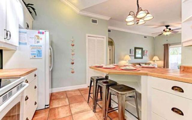 Palm Isle 3201 by RedAwning