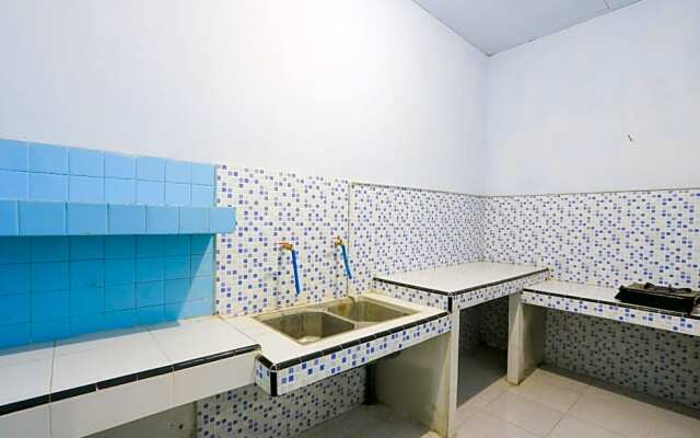 OYO Life 2724 Wisma Wijaya
