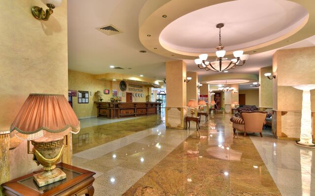 Estreya Palace & Residence