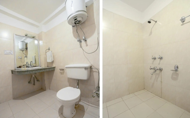OYO 74401 Aster Garden Suites