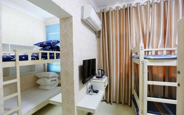 Flower House Girl Youth Hostel