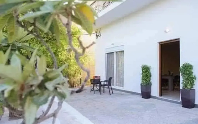 Alimos Modern Retreat Near the Beach