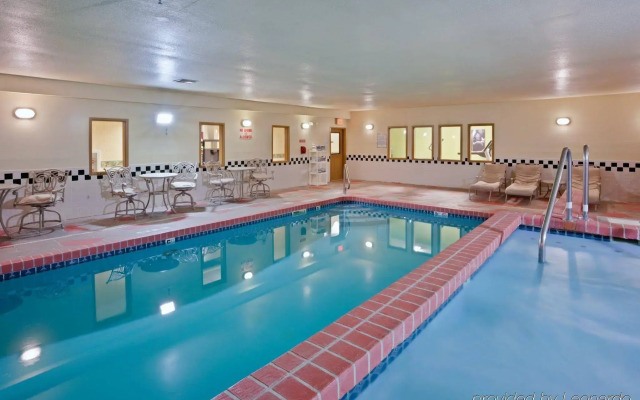 Country Inn & Suites by Radisson, Topeka West, KS