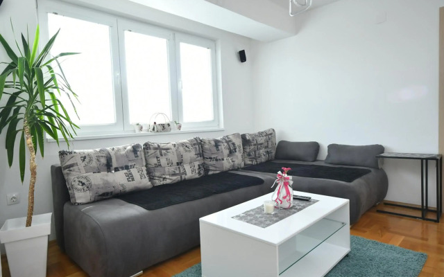 New, Modern & Luxury Apartment in the City