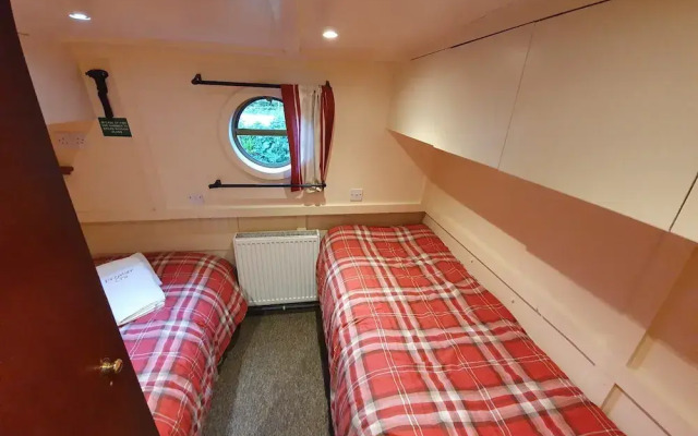 The Cru Houseboats