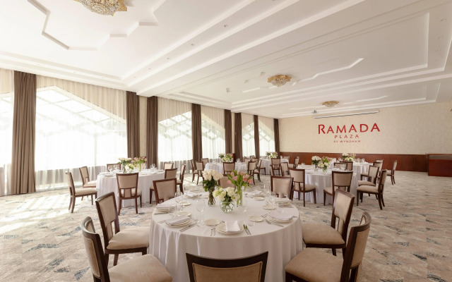 Ramada Plaza by Wyndham Gence