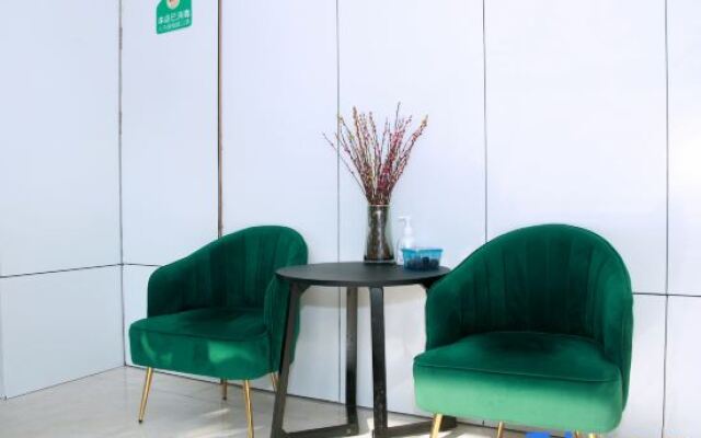 Colorful Art Hotel Shanghai