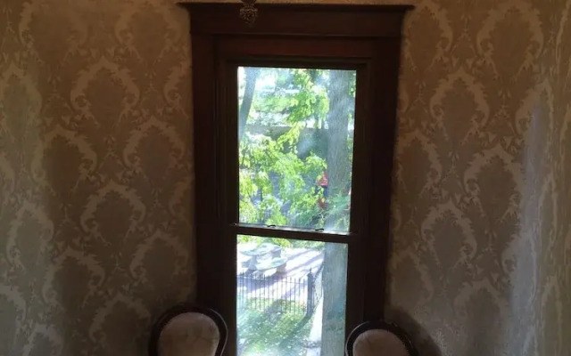 Ginkgo Tree Inn