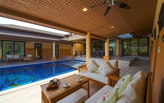 Luxury 5 Bedroom Villa nr to Beach - SRS