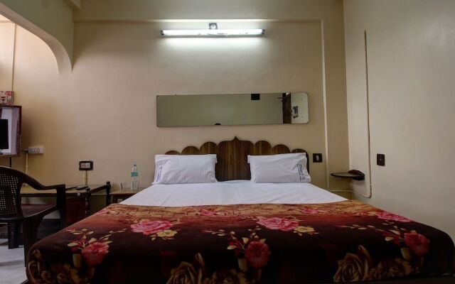 Hotel Navaratna Deluxe by OYO Rooms