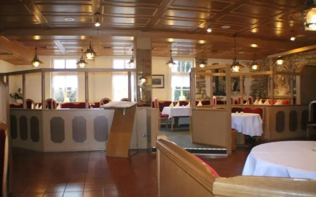 Zur Kaiserpfalz - Hotel-Spa-Camping