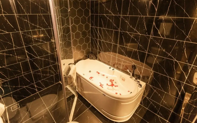 Hồng Vận Hotel