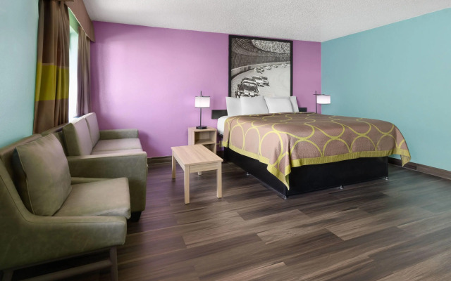 Super 8 by Wyndham South Boston VA