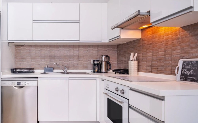 Charming Flat With City View in Atasehir