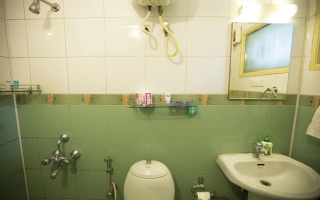Mint Queensway Suites (Opp to Ulsoor Boat Club)