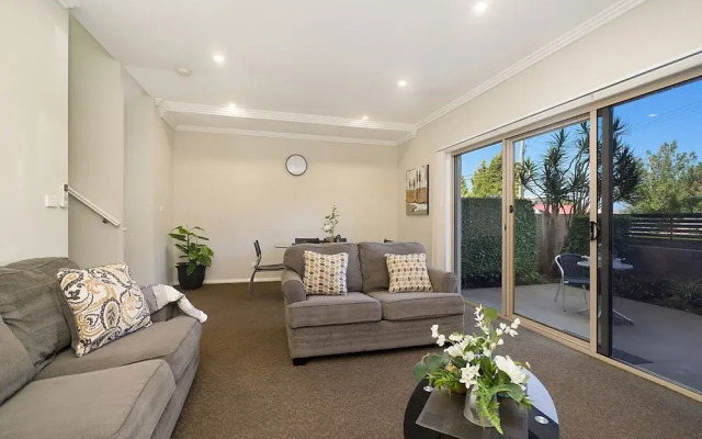 Newcastle Short Stay Apartments - Birmingham Garden Townhouses