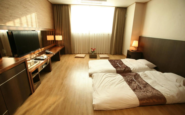 Hyunjin Tourist Hotel