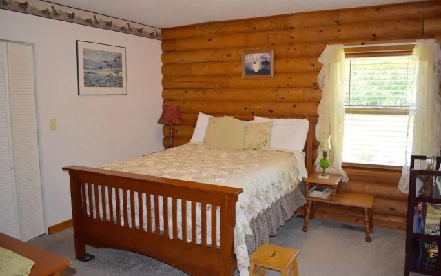 Duck Inn Log House