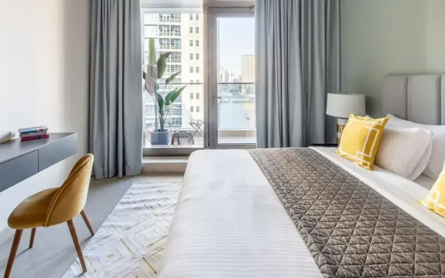 Modern & Classy 1BR Overlooking Marina!