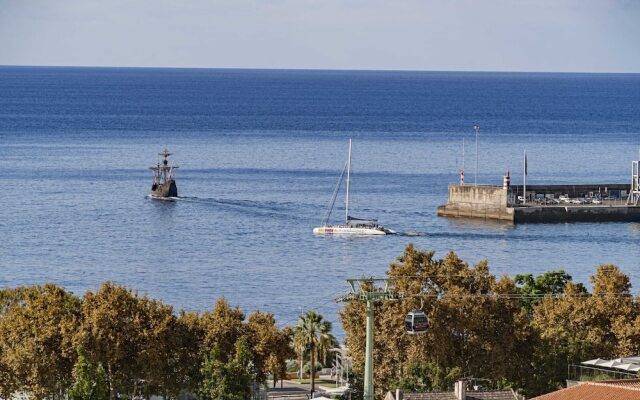 Alegria I, Overlooking the bay of Funchal