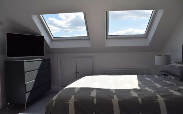 Bright 2 Bedroom With Balcony in Wandsworth