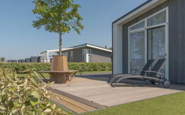 Beautiful Chalet With Office, in Zeeland