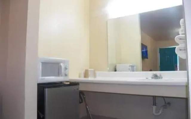 Sleepy Traveler Motel