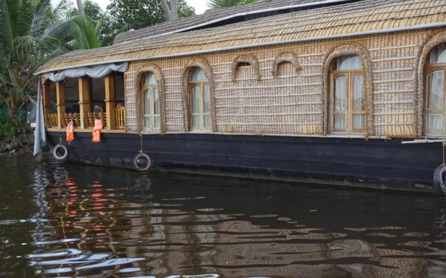Soma Houseboat