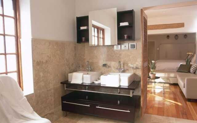 Villa Honeywood Guest House