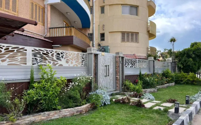 Al Faisal luxury apartment - Mamoura Compound